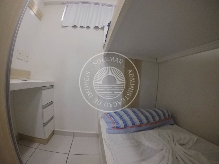 Apartamento com 1 suite e 1 quarto menor com camas beliche